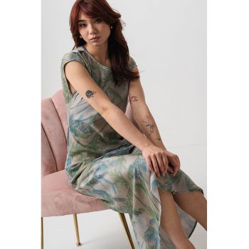 Rochie cu model si decolteu rotund