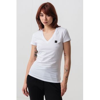 Tricou cambrat cu decolteu in V