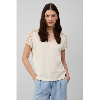 Tricou cu broderie cu decolteu in V