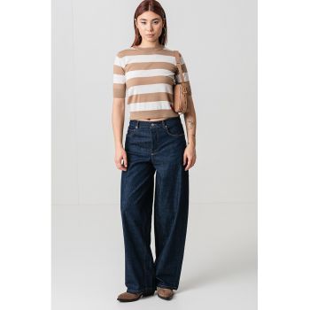 Tricou de lana cu decolteu la baza gatului