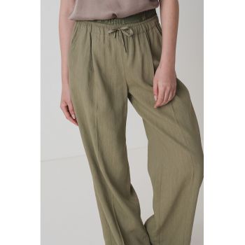 Pantaloni evazati cu banda logo in talie