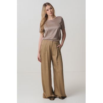 Pantaloni evazati cu talie inalta