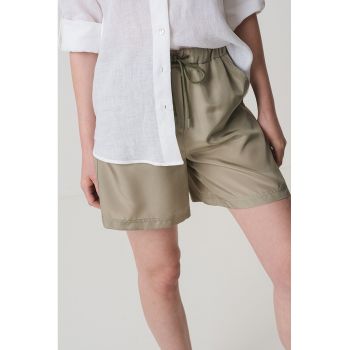 Pantaloni scurti din matase cu talie inalta si snur