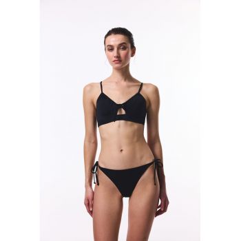Sutien de baie cu decupaj
