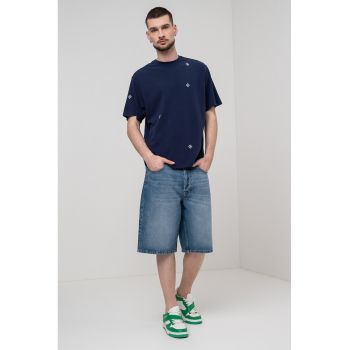 Tricou cu decolteu la baza gatului si imprimeu