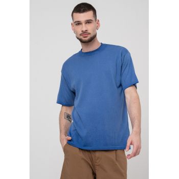 Tricou regular fit cu decolteu la baza gatului