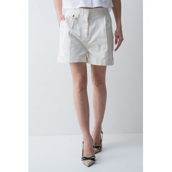 Pantaloni scurti cu buzunare oblice