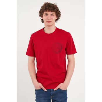 Tricou cu decolteu la baza gatului si imprimeu grafic