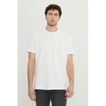 Tricou slim-fit cu decolteu la baza gatului