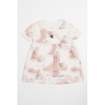 Rochie evazata cu model abstract