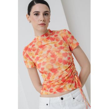 Tricou cu model floral Dastoria