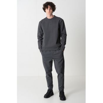 Bluza de trening cu decolteu la baza gatului si model uni