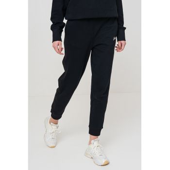 Pantaloni de trening cu talie medie si buzunare laterale
