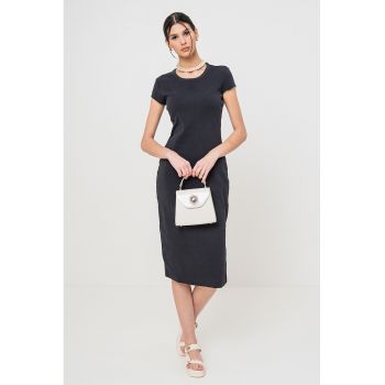 Rochie-tricou cu decupaj pe partea din spate