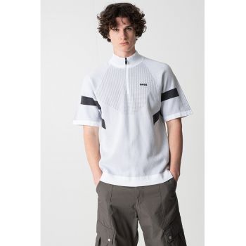Tricou cu fenta cu fermoar