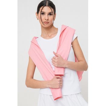 Tricou elastic cu decupaj pe partea din spate