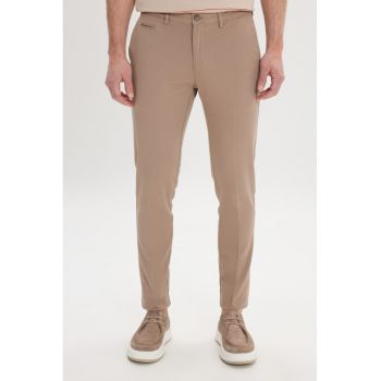 Pantaloni chino din amestec de bumbac cu buzunare