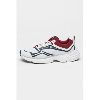 Pantofi sport cu insertii din plasa