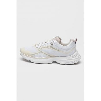 Pantofi sport cu insertii din plasa