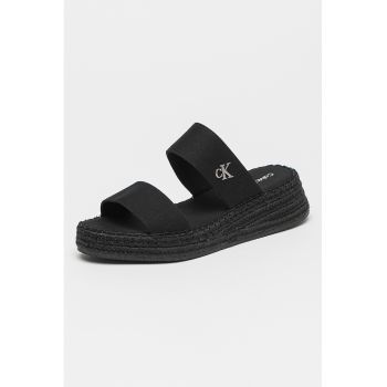 Papuci cu talpa wedge si monograma metalica discreta