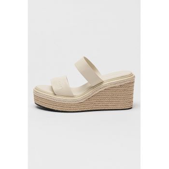 Papuci din piele cu talpa wedge si detaliu logo