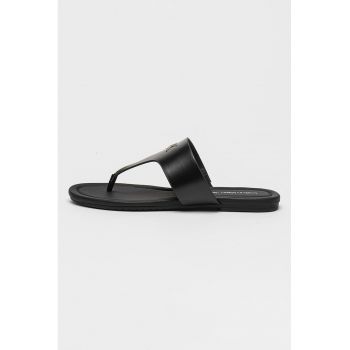 Papuci flip-flop cu monograma metalica