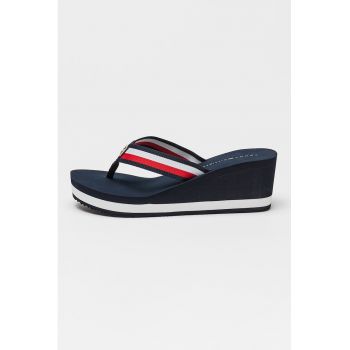 Papuci flip-flop cu talpa wedge