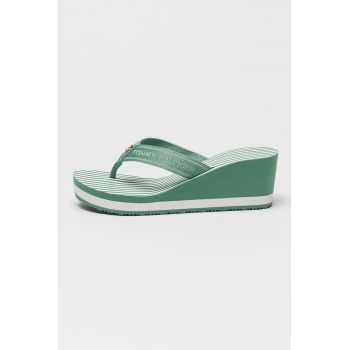 Papuci flip-flop cu talpa wedge