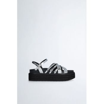 Sandale flatform de piele ecologica lacuita