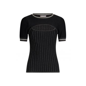 Tricou cu decolteu la baza gatului si decupaj frontal