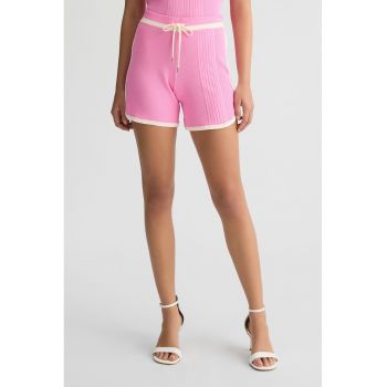 Pantaloni scurti striati cu talie inalta