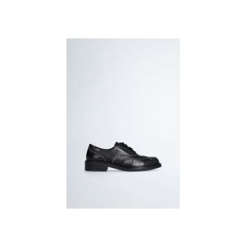 Pantofi Oxford de piele cu nituri