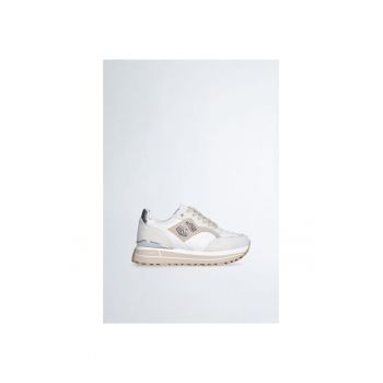 Pantofi sport de piele intoarsa cu segmente brodate floral
