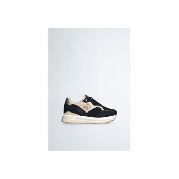 Pantofi sport de piele intoarsa cu segmente brodate floral
