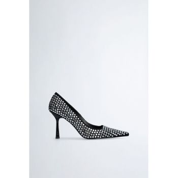 Pantofi stiletto de piele intoarsa si strasuri