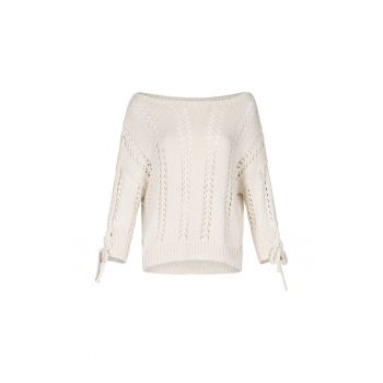 Pulover din tricot cu decolteu barcuta