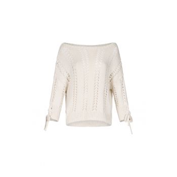 Pulover din tricot cu decolteu barcuta