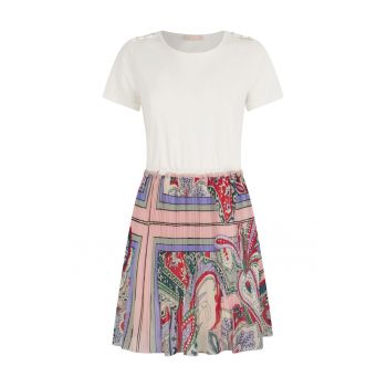 Rochie scurta cu model in partea de jos