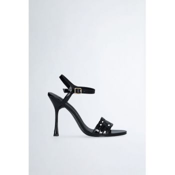 Sandale de piele lacuita cu toc clasic