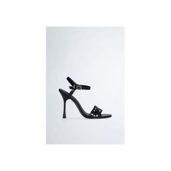 Sandale de piele lacuita cu toc clasic