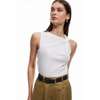 Top texturat slim fit cu detaliu nod