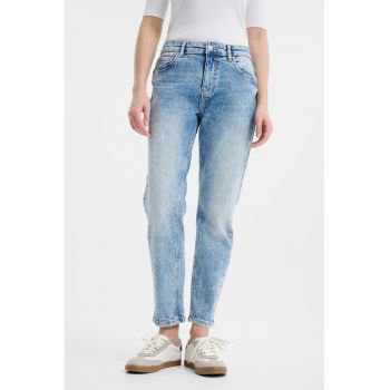 Blugi mom fit cu talie medie