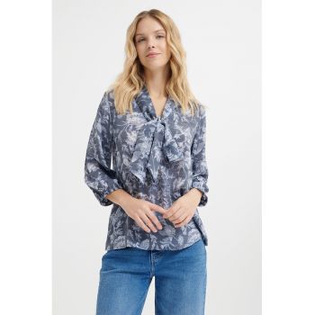 Bluza cu model floral si funda la guler