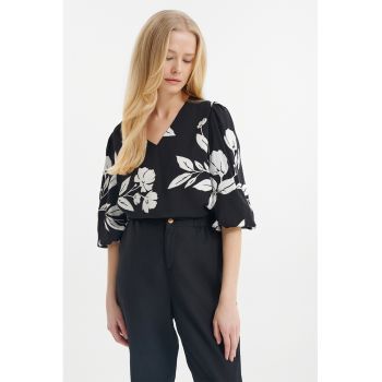 Bluza cu model si decolteu in V