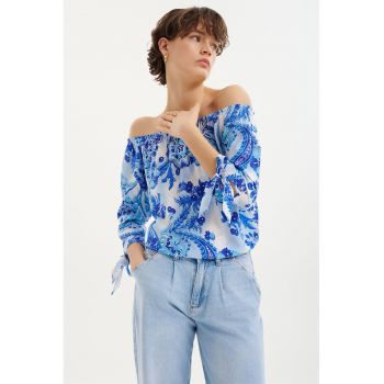 Bluza cu model si decolteu pe umeri