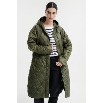 Geaca cu gluga si maneci raglan