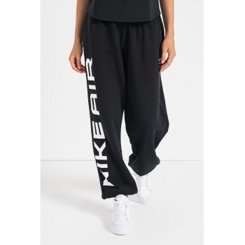Pantaloni sport relaxed fit cu logo