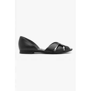 Pantofi din piele cu decupaje