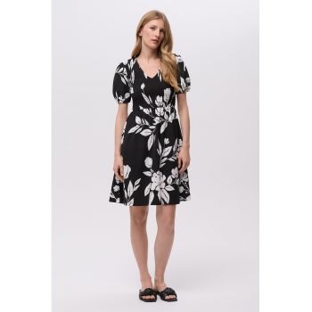 Rochie cu model floral si maneci bufante