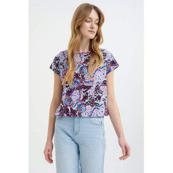 Tricou cu decolteu la baza gatului si imprimeu